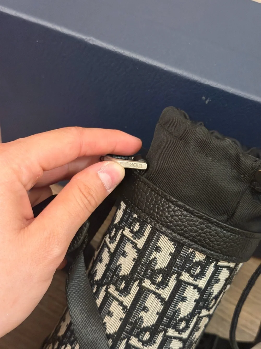 Dior Stainless Bottle with Black & Cream trotter Carrier - Picture 10 of 13